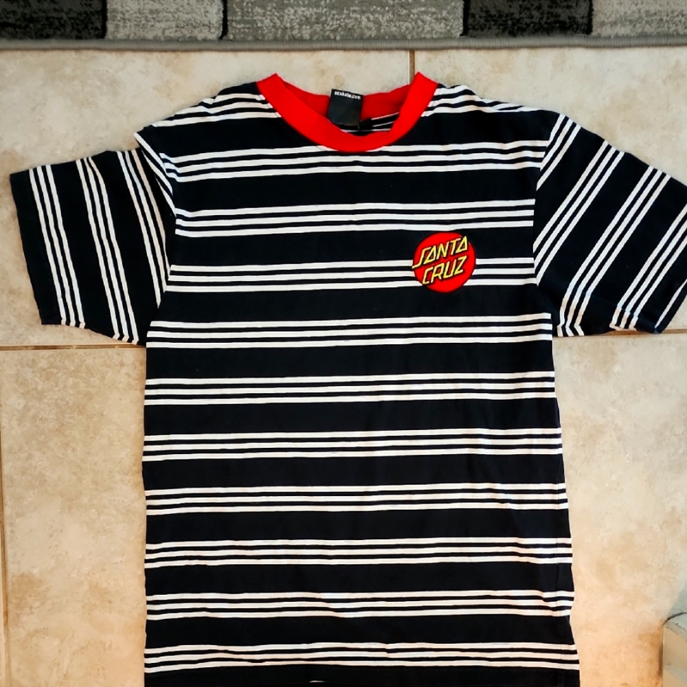 Santa Cruz Skateboards Red and Black T-Shirt SMALL (PLEASE READ SIZING CHART)